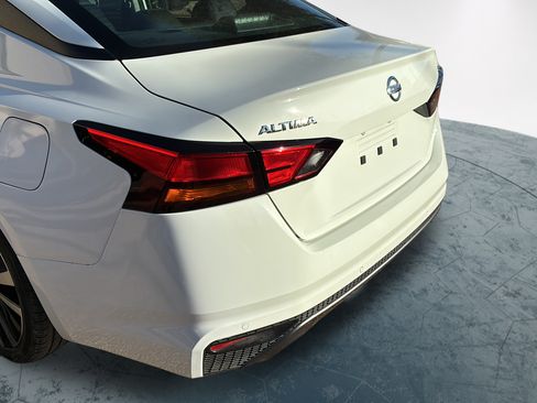 Used 2022 Nissan Altima 2.5 SR FWD image 41