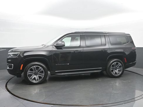 Used 2025 Jeep Wagoneer 4WD image 2