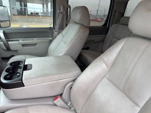 Used 2014 Chevrolet Silverado 2500 LT w/ Interior Plus Package image 2