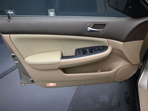 Used 2003 Honda Accord LX image 10