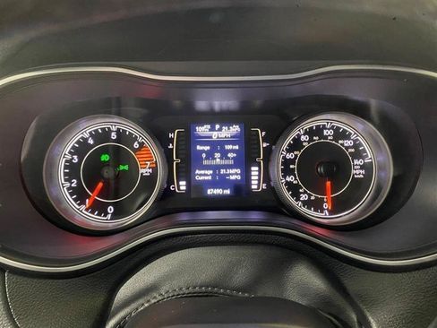 Used 2021 Jeep Cherokee Latitude Plus AWD/4WD image 19