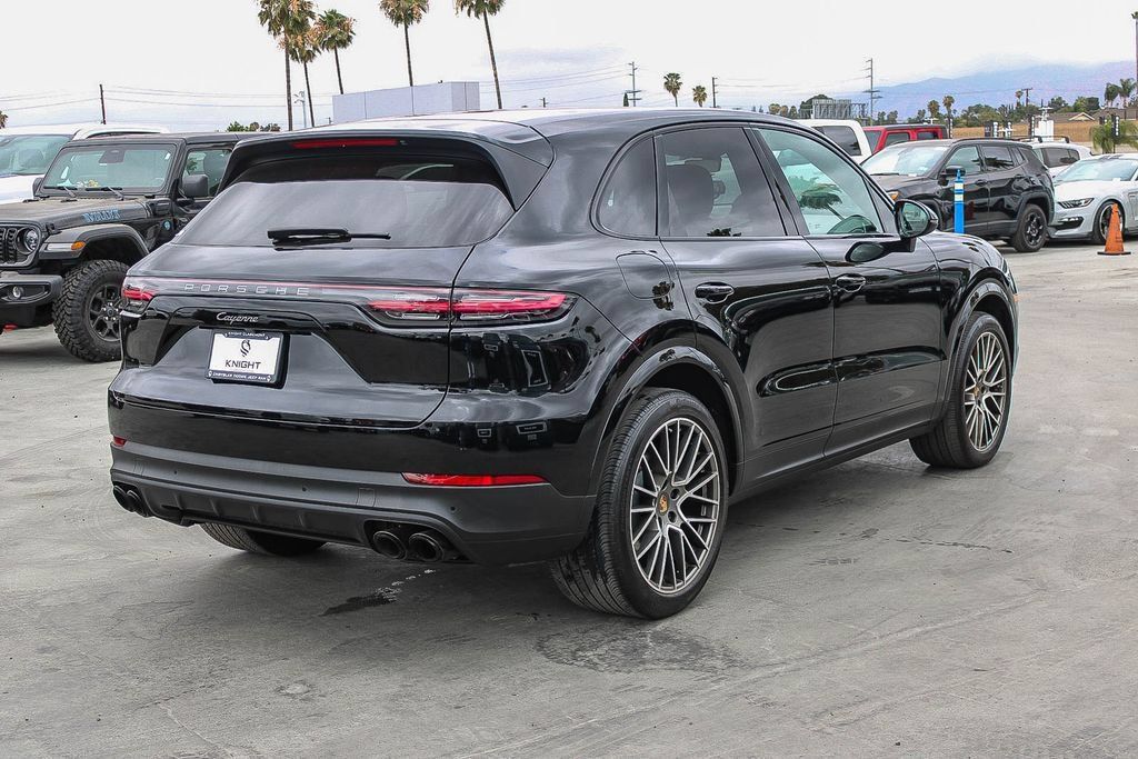 Used 2022 Porsche Cayenne Platinum Edition AWD/4WD image 9
