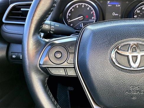 Used 2022 Toyota Camry SE image 10