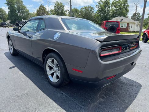 Used 2018 Dodge Challenger SXT RWD image 5