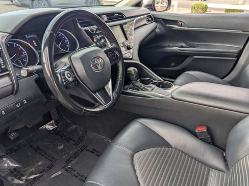 Used 2020 Toyota Camry SE w/ Blackout Package image 17