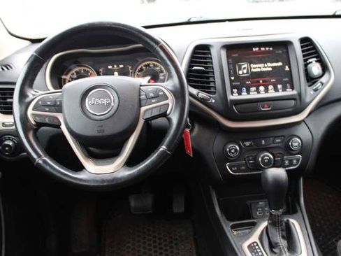Used 2016 Jeep Cherokee Latitude w/ Cold Weather Group FWD image 10