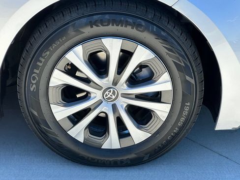 Used 2022 Toyota Corolla LE FWD image 15