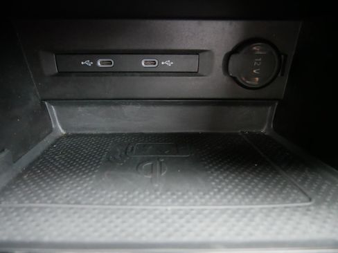 Used 2023 Volkswagen Taos SEL image 35