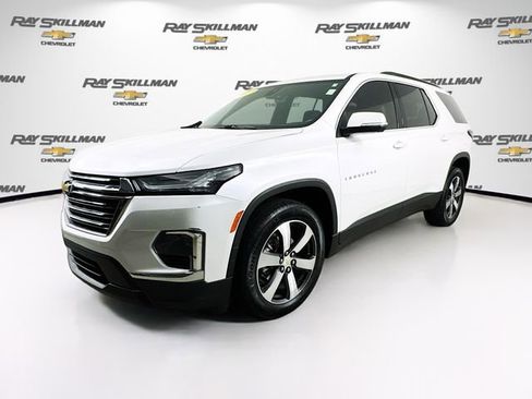 Used 2023 Chevrolet Traverse LT w/ LT Premium Package image 3