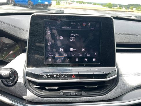 Used 2022 Jeep Compass Latitude w/ Sun and Sound Group FWD image 17