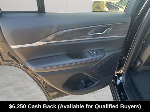 New 2025 Jeep Grand Cherokee Limited w/ Black Appearance Package RWD image 18