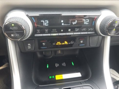 Used 2025 Toyota RAV4 Limited image 18