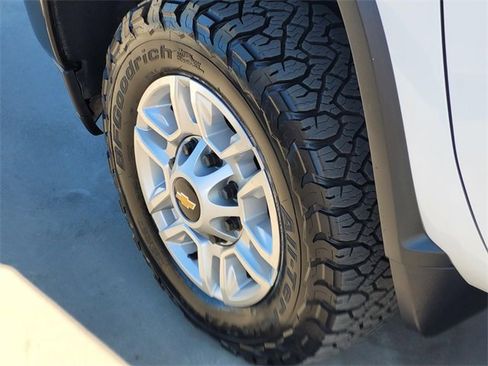 Used 2022 Chevrolet Silverado 2500 Custom w/ Custom Convenience Package image 7