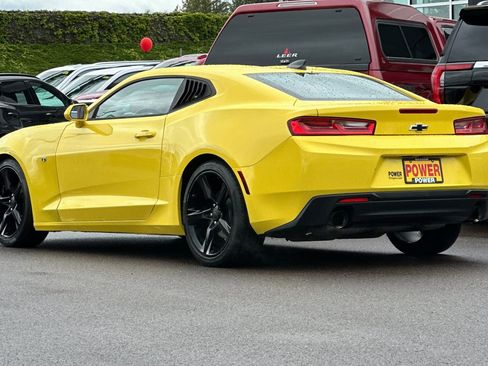 Used 2018 Chevrolet Camaro LT RWD image 6