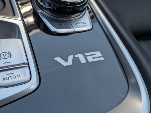 Used 2022 BMW M760i xDrive w/ Luxury Rear Seating Package AWD/4WD image 26
