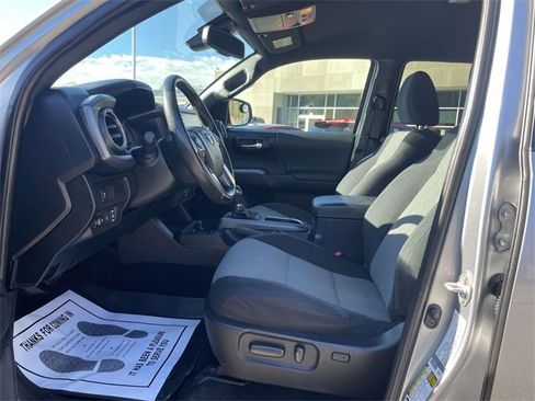 Used 2021 Toyota Tacoma TRD Sport w/ Technology Package image 17