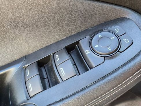 Used 2022 Buick Encore GX Preferred w/ Sport Touring Package FWD image 32