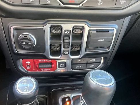 Used 2018 Jeep Wrangler Unlimited Rubicon AWD/4WD image 31