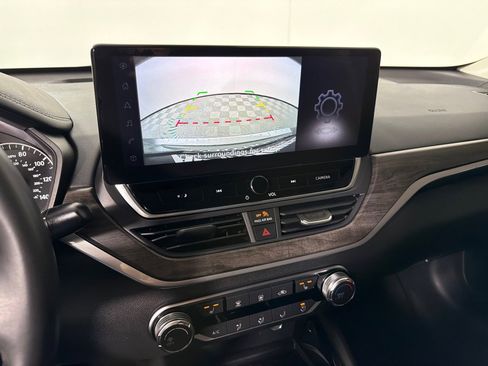 Used 2023 Nissan Altima 2.5 SV w/ SV Premium Package image 18