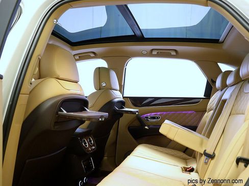 Used 2019 Bentley Bentayga AWD/4WD image 33