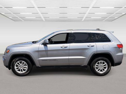 Used 2019 Jeep Grand Cherokee Laredo RWD image 2