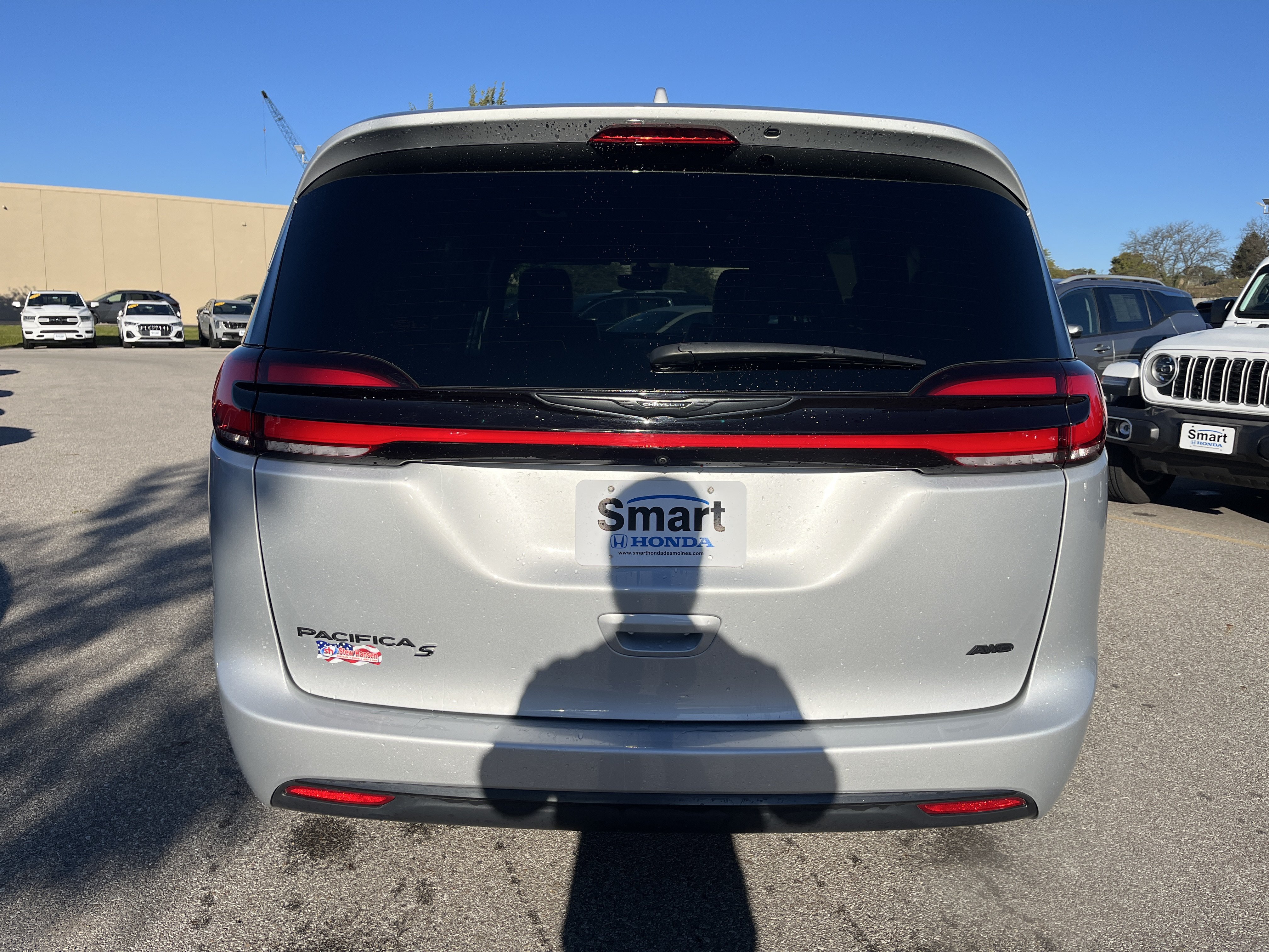 Used 2022 Chrysler Pacifica Touring-L w/ S Appearance Package AWD/4WD image 10