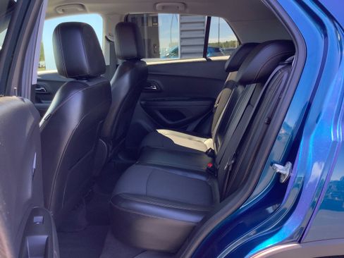Used 2020 Chevrolet Trax LT w/ LT Convenience Package AWD/4WD image 12