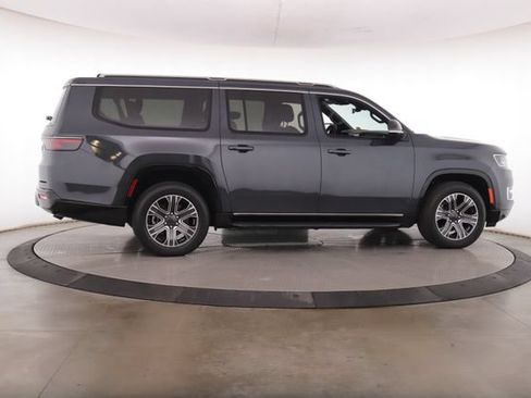 Used 2024 Jeep Wagoneer L Series II w/ Flexible Seating Group AWD/4WD image 6