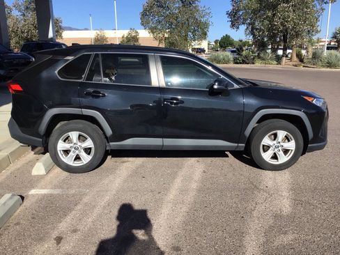 Used 2019 Toyota RAV4 XLE w/ Convenience Package FWD image 7