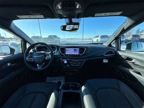 New 2025 Chrysler Pacifica Select image 22