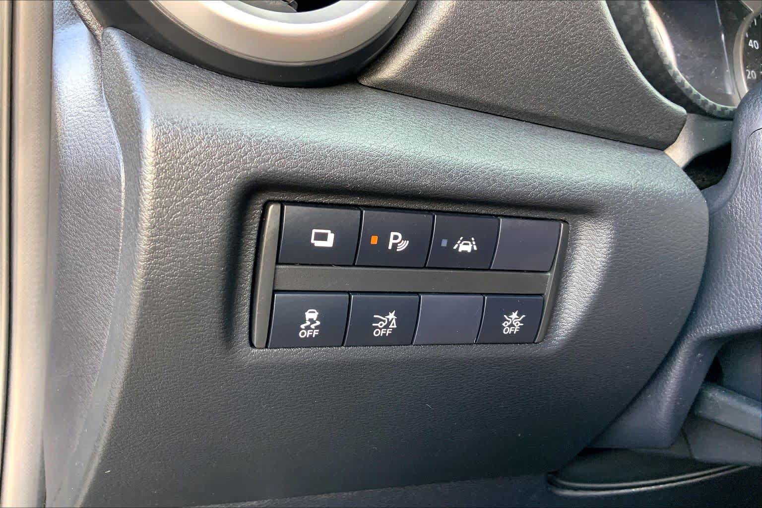 Used 2020 Nissan Versa S FWD image 32
