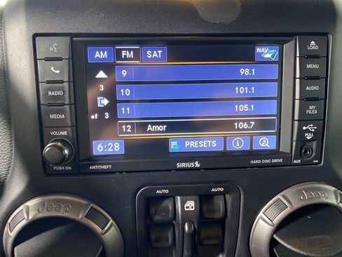 Used 2018 Jeep Wrangler Unlimited Sahara AWD/4WD image 19