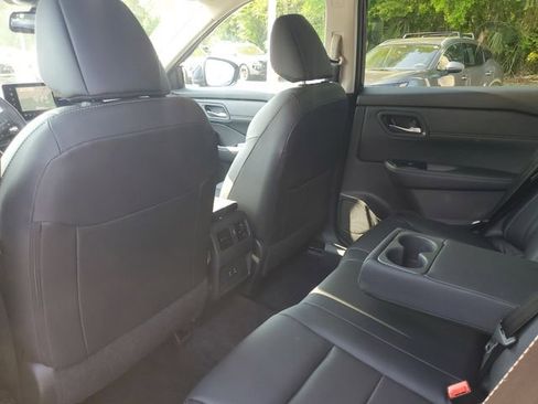 Certified 2024 Nissan Rogue SL image 9