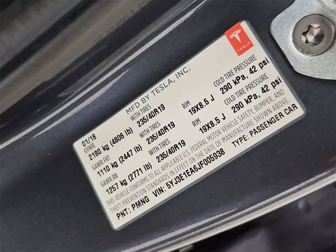 Used 2018 Tesla Model 3 Mid Range image 38