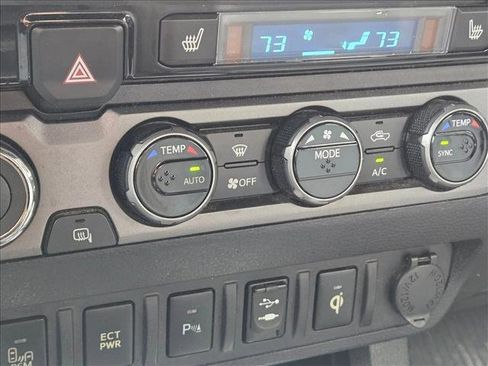 Used 2016 Toyota Tacoma TRD Sport w/ Premium & Technology Package image 3