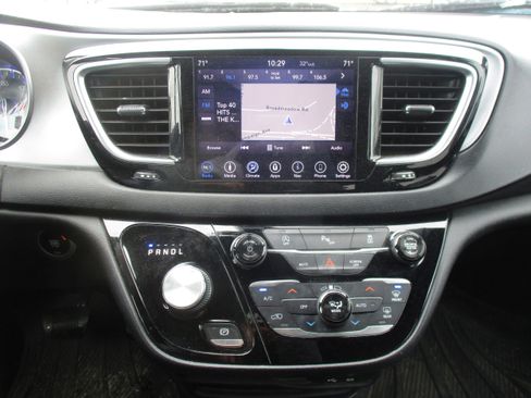 Used 2018 Chrysler Pacifica Touring Plus w/ S Appearance Package image 11