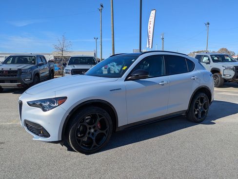 Used 2024 Alfa Romeo Stelvio AWD image 8