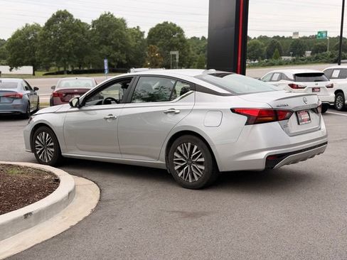 Used 2024 Nissan Altima 2.5 SV FWD image 9