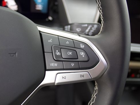 New 2026 Volkswagen Atlas Cross Sport SE image 17