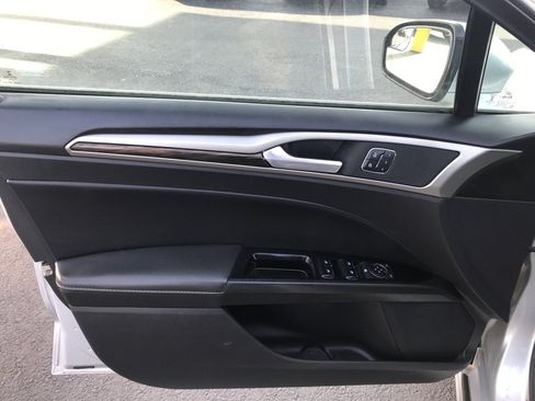 Used 2016 Ford Fusion SE w/ Equipment Group 202A FWD image 12