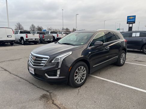 Used 2017 Cadillac XT5 Luxury w/ Driver Awareness Package image 3