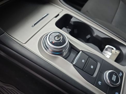 Used 2024 Ford Explorer XLT image 22