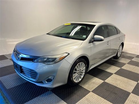Used 2014 Toyota Avalon XLE Premium image 3