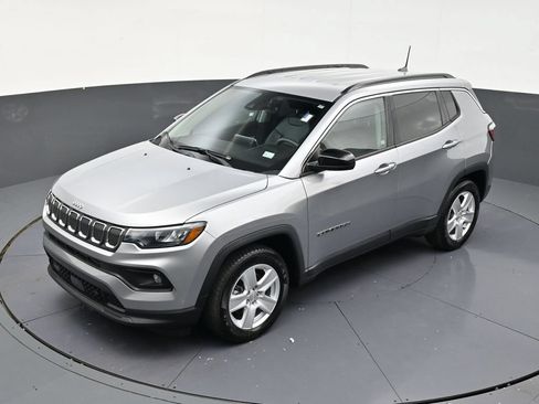Used 2022 Jeep Compass Latitude FWD image 13