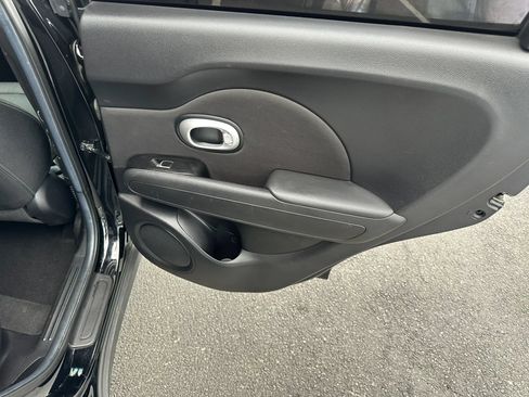 Used 2017 Kia Soul + FWD image 14