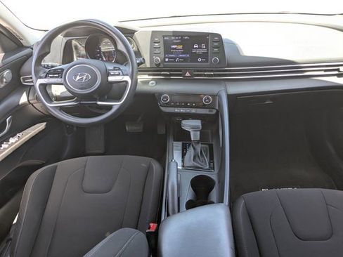 Used 2022 Hyundai Elantra SEL w/ Preferred Accessory Package FWD image 15