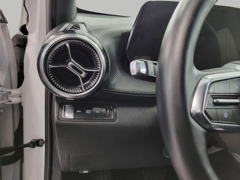 Used 2025 Chevrolet Equinox LT image 11