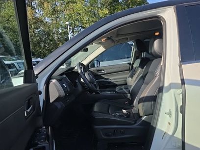 Used 2024 Nissan Pathfinder SL w/ SL Premium Package