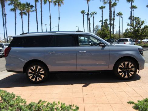 Used 2025 Ford Expedition Max Platinum w/ Driver's Package AWD/4WD image 5