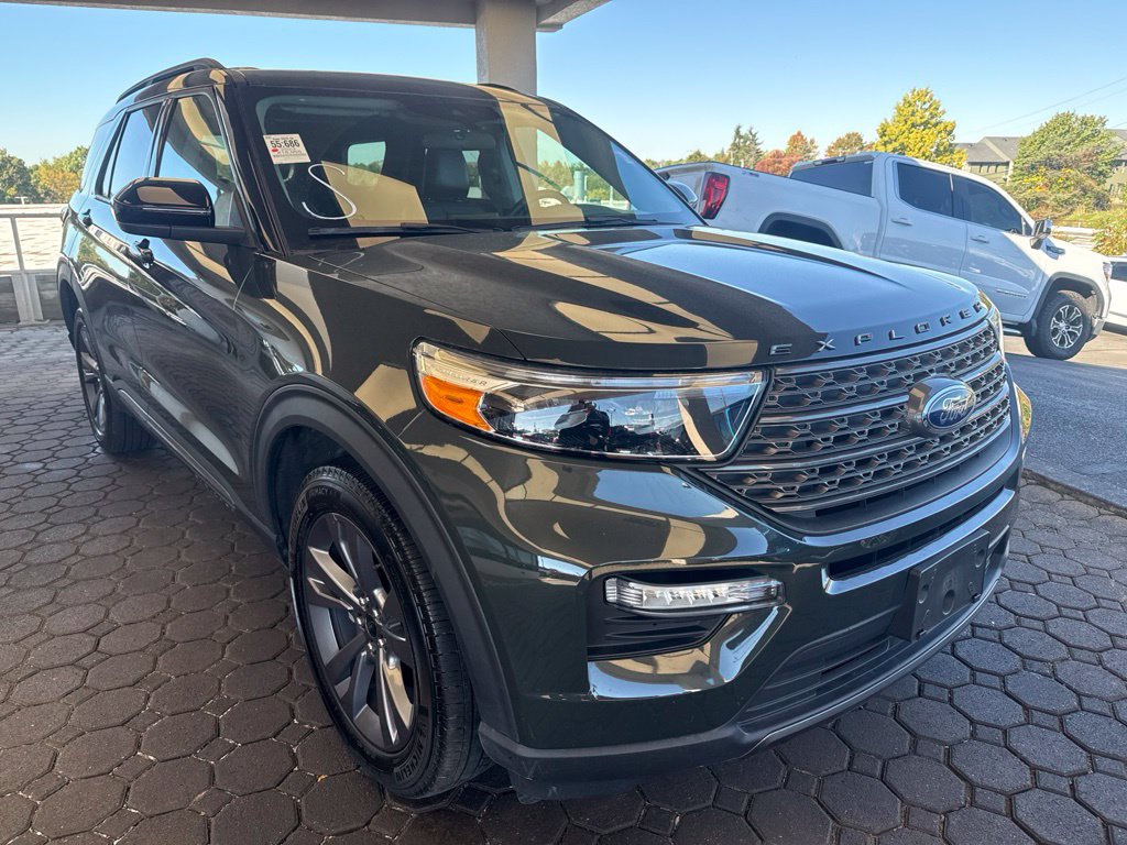 Used 2023 Ford Explorer XLT w/ Equipment Group 202A AWD/4WD image 4